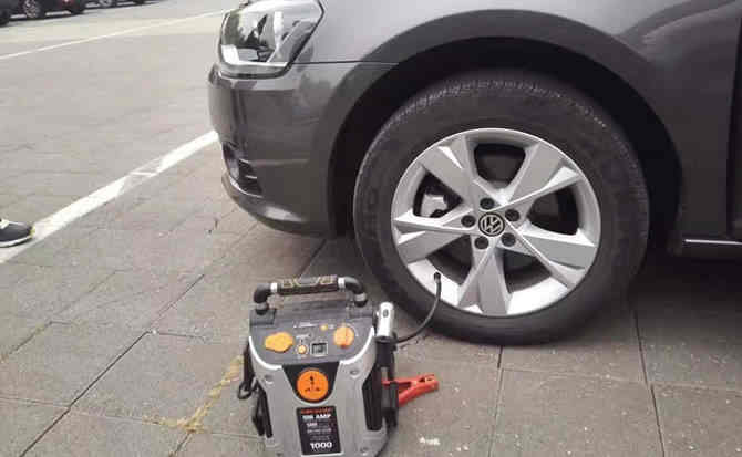 察布查尔汽车搭电案例